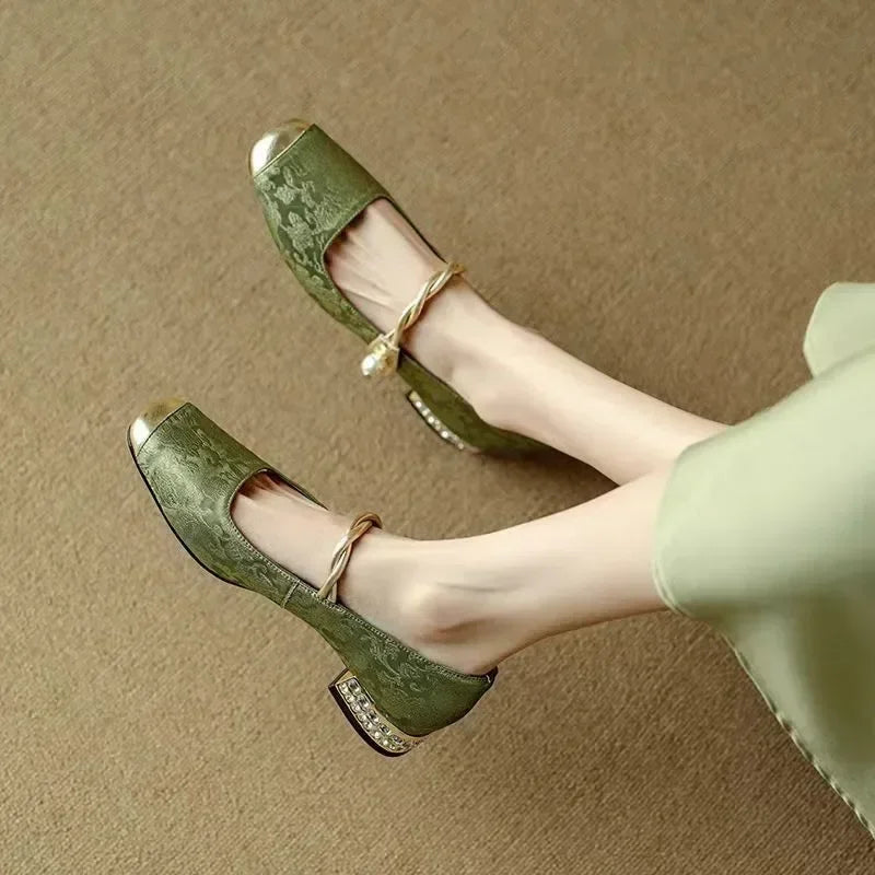 Naila Pumps