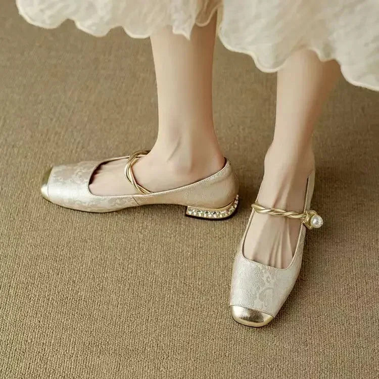 Naila Pumps