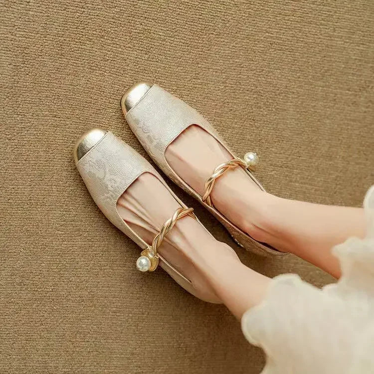 Naila Pumps