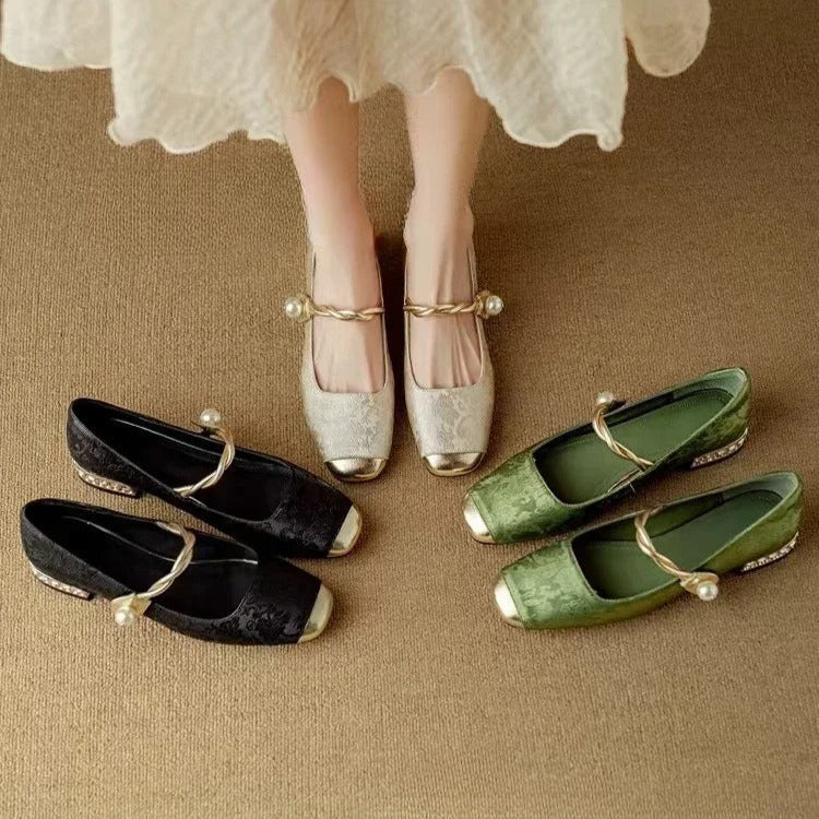 Naila Pumps