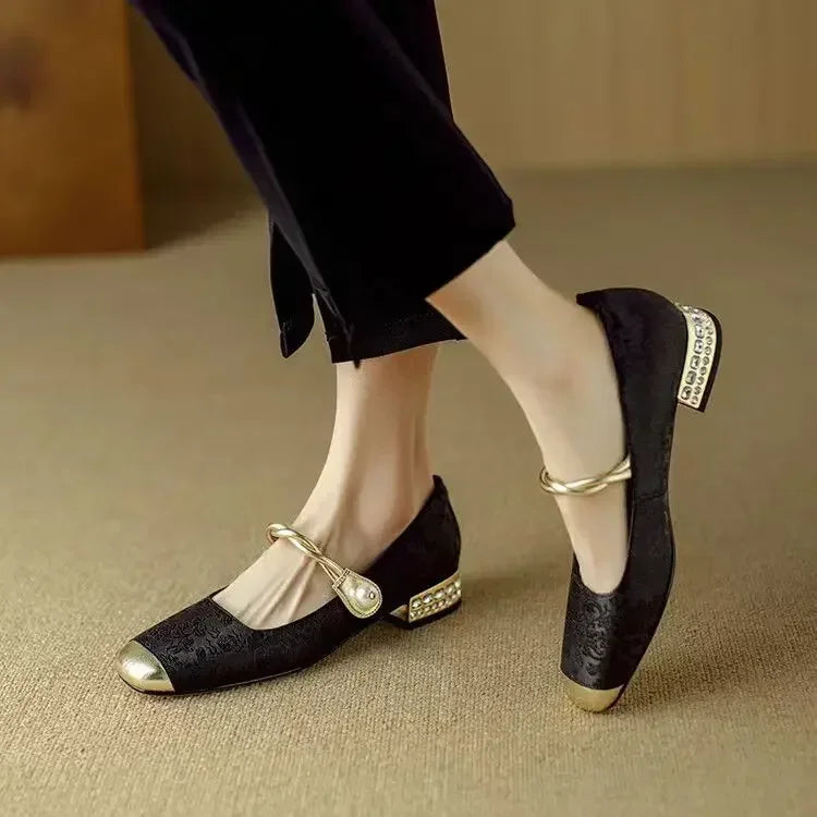 Naila Pumps