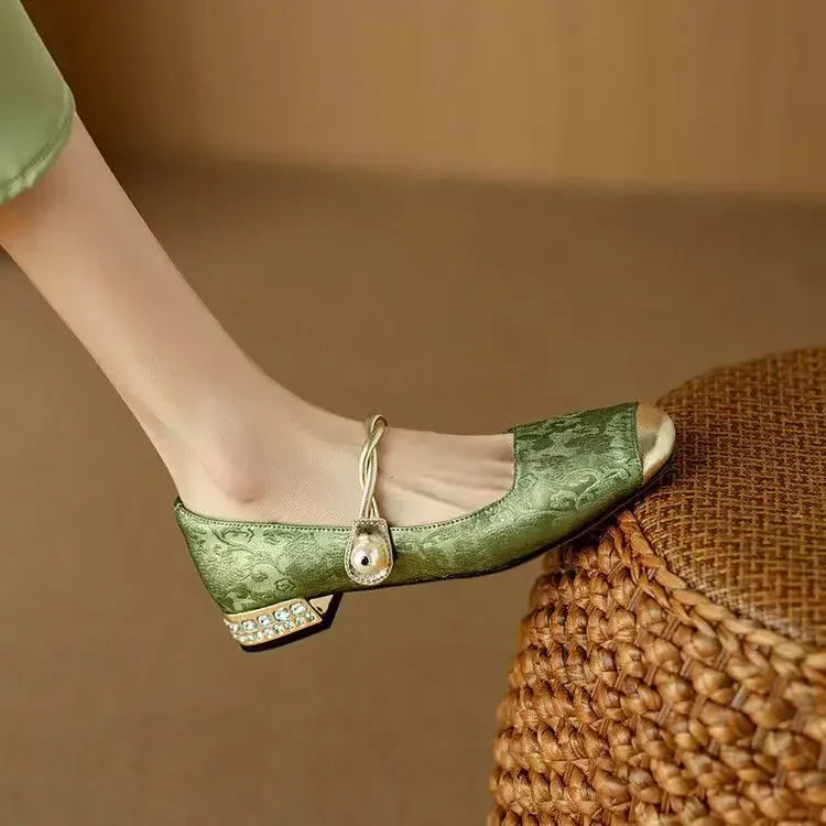 Naila Pumps
